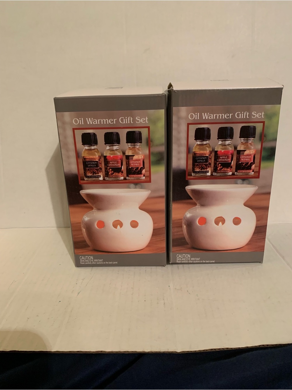NIB Elegant Expressions Ceramic Oil
Warmer Gift Set with 3 Autumn Scented Oils
